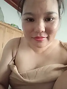 Snapshot of Holy-mi chatting on 07.18.26 Holy-mi online show from 07.18.26