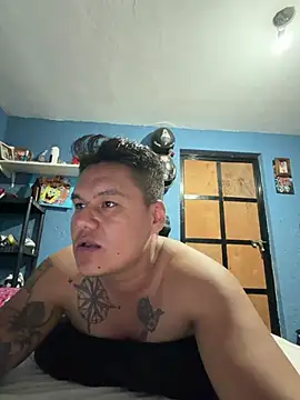 Snapshot of LatinoLeones chatting on 06.21.26 LatinoLeones online show from 06.21.26