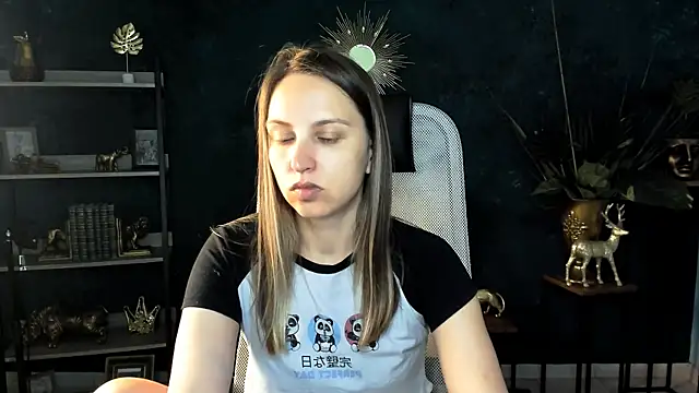Snapshot of ErinWise chatting on 07.18.26 ErinWise online show from 07.18.26