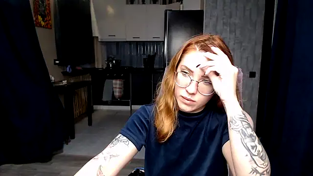 Snapshot of Reginasmilee chatting on 10.22.25 Reginasmilee online show from 10.22.25