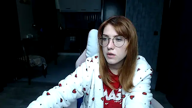 Snapshot of Reginasmilee chatting on 10.24.25 Reginasmilee online show from 10.24.25