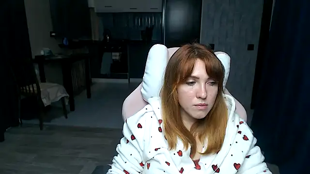 Snapshot of Reginasmilee chatting on 10.25.25 Reginasmilee online show from 10.25.25