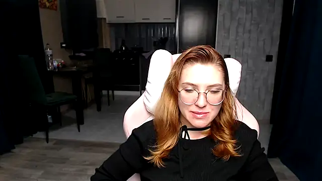 Snapshot of Reginasmilee chatting on 11.06.25 Reginasmilee online show from 11.06.25