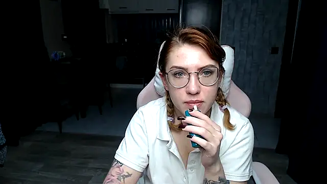 Snapshot of Reginasmilee chatting on 11.11.25 Reginasmilee online show from 11.11.25