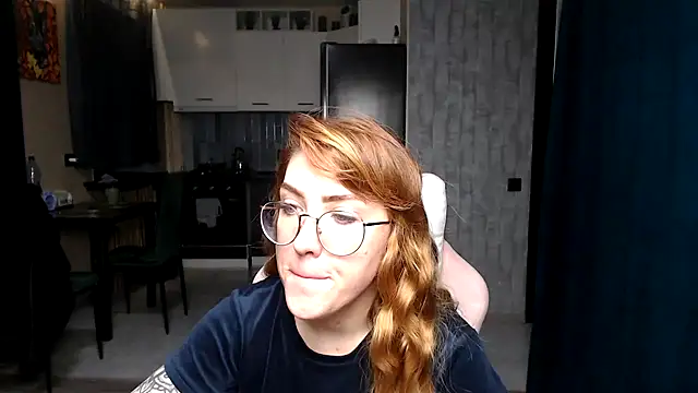 Snapshot of Reginasmilee chatting on 11.16.25 Reginasmilee online show from 11.16.25