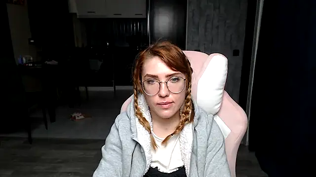 Snapshot of Reginasmilee chatting on 11.20.25 Reginasmilee online show from 11.20.25