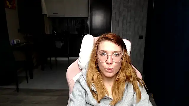 Snapshot of Reginasmilee chatting on 11.20.25 Reginasmilee online show from 11.20.25