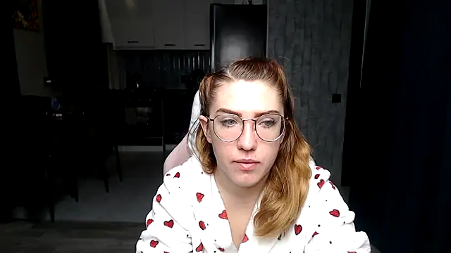 Snapshot of Reginasmilee chatting on 11.26.25 Reginasmilee online show from 11.26.25