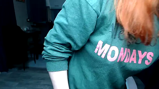 Snapshot of Reginasmilee chatting on 12.03.25 Reginasmilee online show from 12.03.25