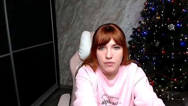 Snapshot of Reginasmilee chatting on 12.16.25 Reginasmilee online show from 12.16.25