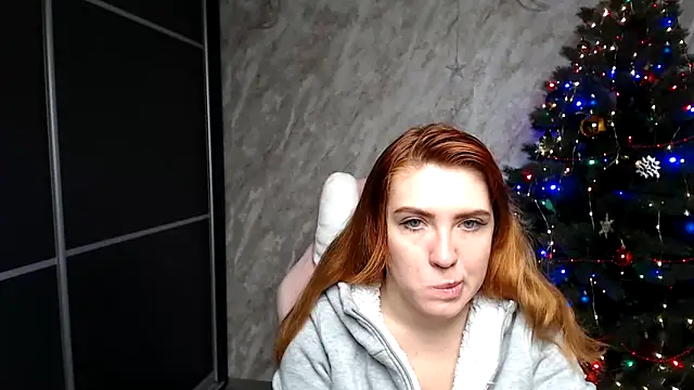 Snapshot of Reginasmilee chatting on 12.22.25 Reginasmilee online show from 12.22.25