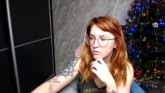 Snapshot of Reginasmilee chatting on 12.23.25 Reginasmilee online show from 12.23.25