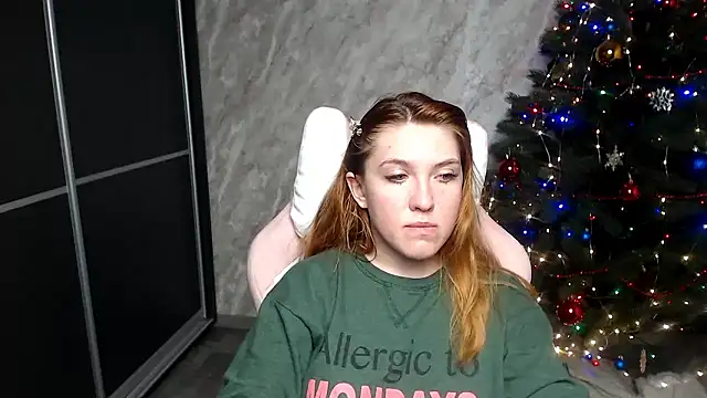 Snapshot of Reginasmilee chatting on 01.08.26 Reginasmilee online show from 01.08.26