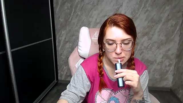 Snapshot of Reginasmilee chatting on 02.01.26 Reginasmilee online show from 02.01.26