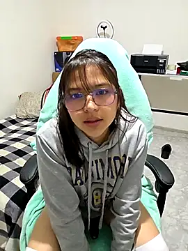 Zoe Lux  online show from 07.07.26