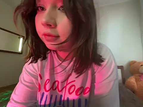 Snapshot of Viviaaan_n chatting on 07.14.26 Viviaaan n online show from 07.14.26