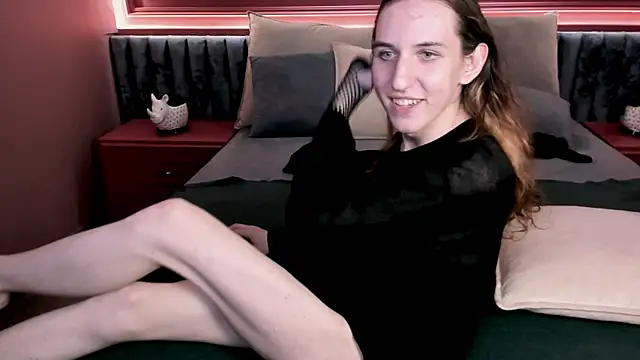 Snapshot of ChrisyBevy chatting on 07.05.26 ChrisyBevy online show from 07.05.26