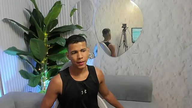 Noah sexhotty online show from 07.21.26