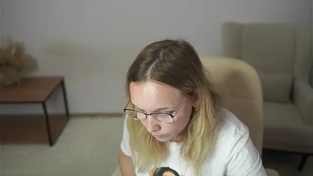 Snapshot of OraliaRokusek chatting on 07.06.26 OraliaRokusek online show from 07.06.26