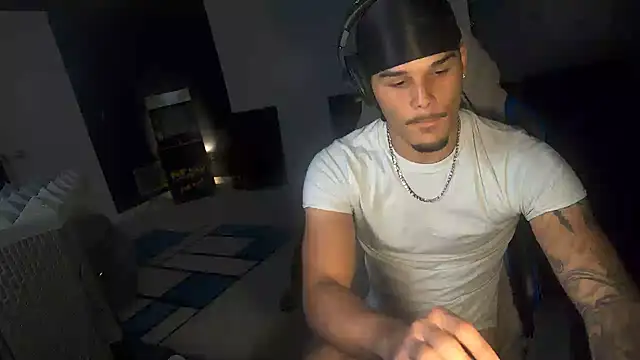 Snapshot of Kylewhitedgs chatting on 07.05.26 Kylewhitedgs online show from 07.05.26