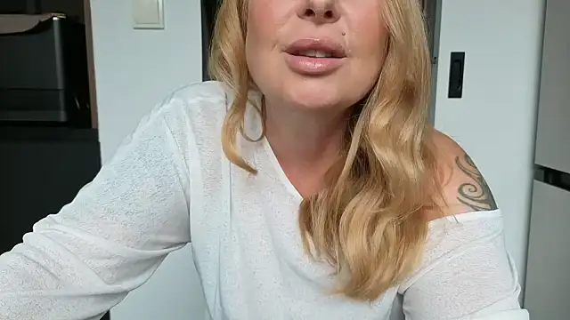 Snapshot of TammyJeann chatting on 09.14.25 TammyJeann online show from 09.14.25