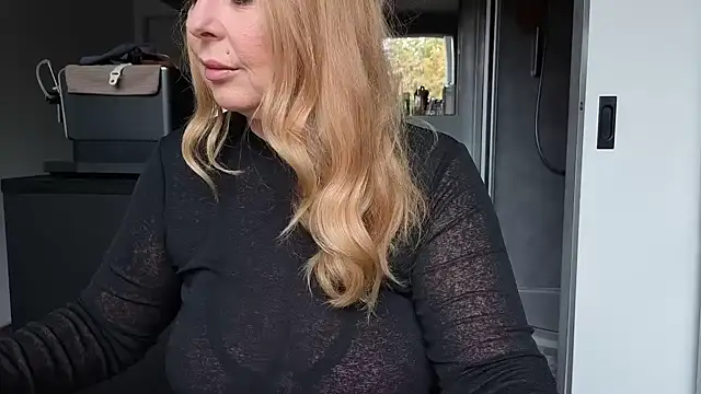 Snapshot of TammyJeann chatting on 10.06.25 TammyJeann online show from 10.06.25