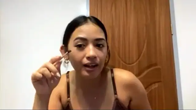 Snapshot of JanellaFakhoury chatting on 07.04.26 JanellaFakhoury online show from 07.04.26