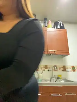 Snapshot of AliceStarshine chatting on 02.04.25 AliceStarshine online show from 02.04.25