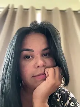 Snapshot of AliceStarshine chatting on 11.18.25 AliceStarshine online show from 11.18.25