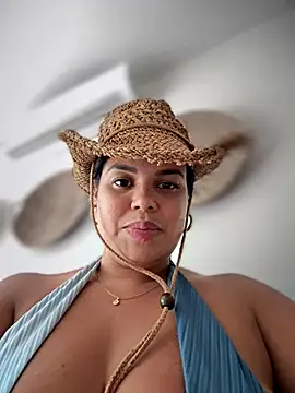 Snapshot of AliceStarshine chatting on 12.18.25 AliceStarshine online show from 12.18.25