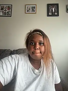CurvySirenn online show from 07.17.26