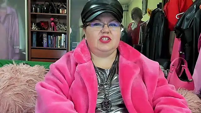 KaryQueen online show from 12.04.24