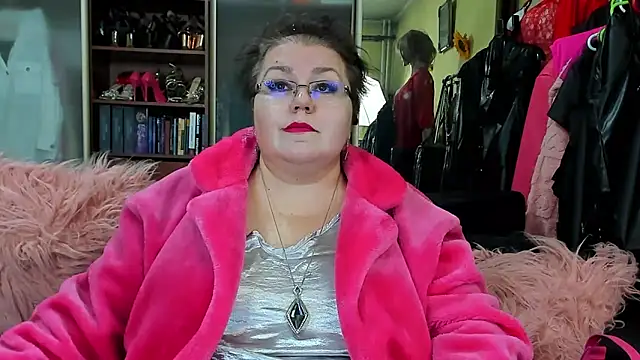 KaryQueen online show from 02.22.25