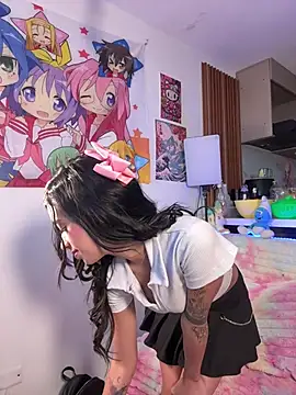 Snapshot of TinyLuna chatting on 08.01.26 TinyLuna online show from 08.01.26