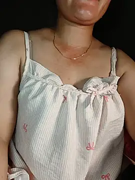 Snapshot of Nganquynh_2k2 chatting on 07.14.26 Nganquynh 2k2 online show from 07.14.26