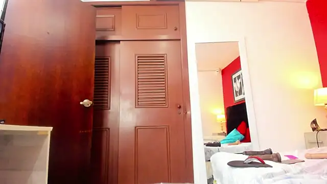 Snapshot of NikolSalas chatting on 02.04.25 NikolSalas online show from 02.04.25