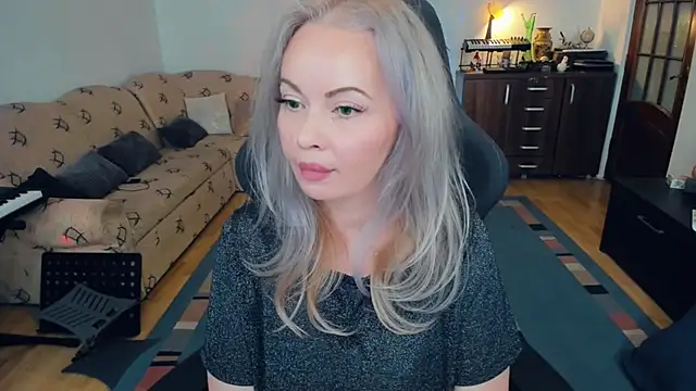 WhitneyLynn online show from 01.04.25