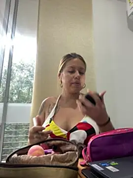 Snapshot of Angelabennett chatting on 07.28.26 Angelabennett online show from 07.28.26