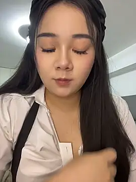 Snapshot of Luna-girl chatting on 07.21.26 Luna-girl online show from 07.21.26