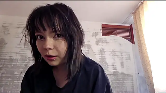 YunLettinga online show from 07.30.26