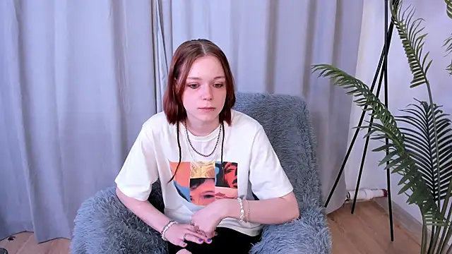 YaelHoughtling online show from 07.22.26