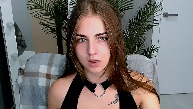 Snapshot of LiluBloom chatting on 07.29.26 LiluBloom online show from 07.29.26
