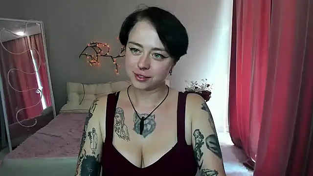 Snapshot of Adelin_R chatting on 07.29.26 Adelin R online show from 07.29.26