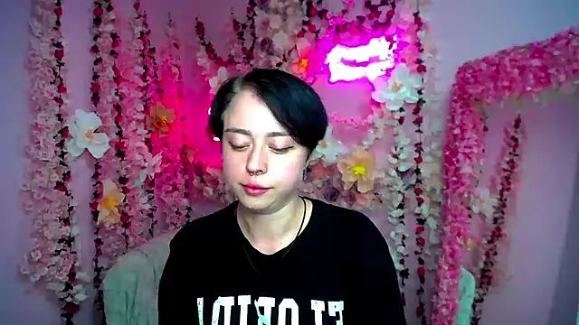 Snapshot of Adelin_R chatting on 07.30.26 Adelin R online show from 07.30.26