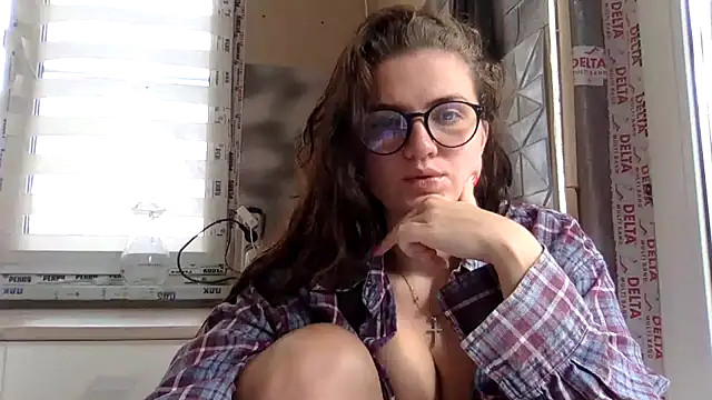 Snapshot of Santaris chatting on 07.23.26 Santaris online show from 07.23.26