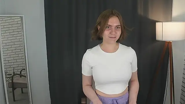 Snapshot of MikkiMazzillo chatting on 07.25.26 MikkiMazzillo online show from 07.25.26