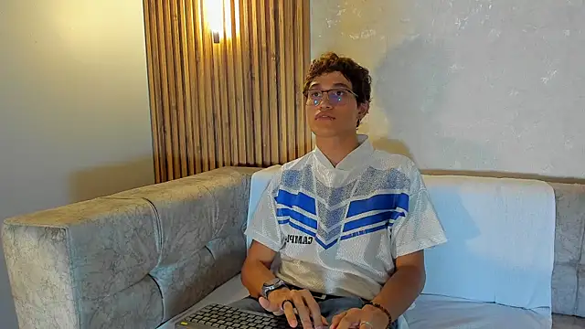 Snapshot of Damian_Wolff chatting on 07.29.26 Damian Wolff online show from 07.29.26
