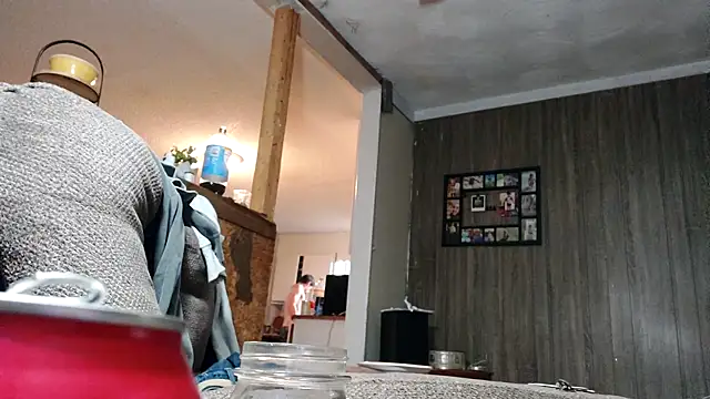 Snapshot of Velli95 chatting on 10.29.25 Velli95 online show from 10.29.25