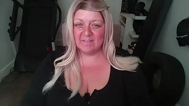 Snapshot of Blonde_Exclusive chatting on 07.30.26 Blonde Exclusive online show from 07.30.26