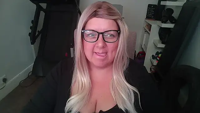 Snapshot of Blonde_Exclusive chatting on 07.31.26 Blonde Exclusive online show from 07.31.26
